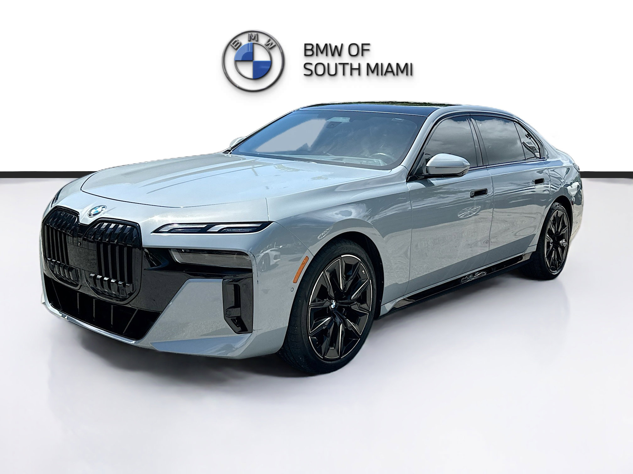Certified 2023 BMW 760i xDrive image 3