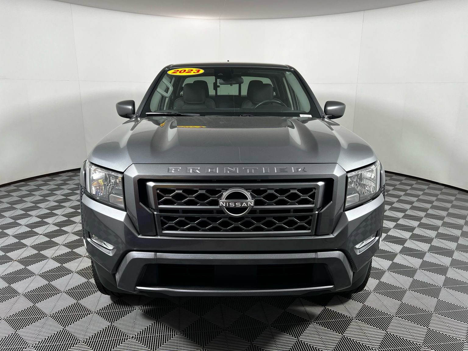 Used 2023 Nissan Frontier SV w/ SV Convenience Package image 2