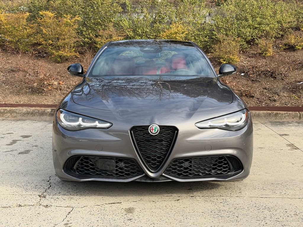 Used 2025 Alfa Romeo Giulia image 8