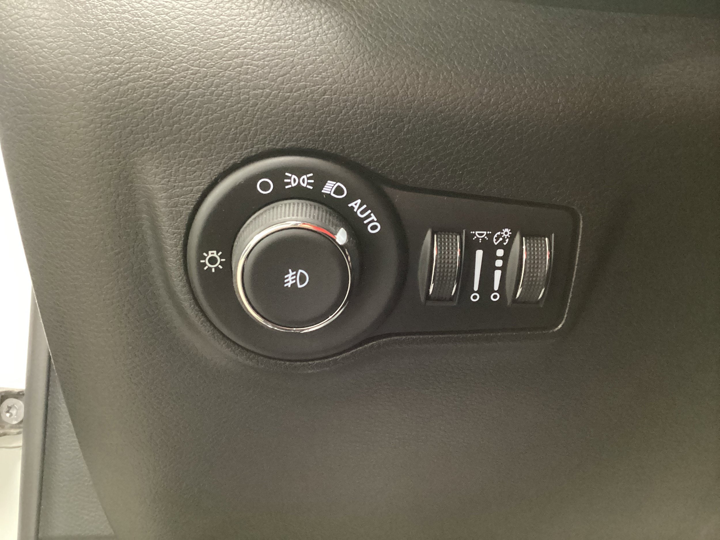 Used 2024 Jeep Compass Trailhawk w/ Trailhawk Convenience Group AWD/4WD image 18