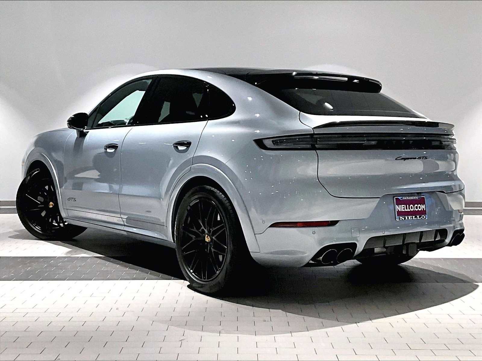 Used 2025 Porsche Cayenne GTS image 3