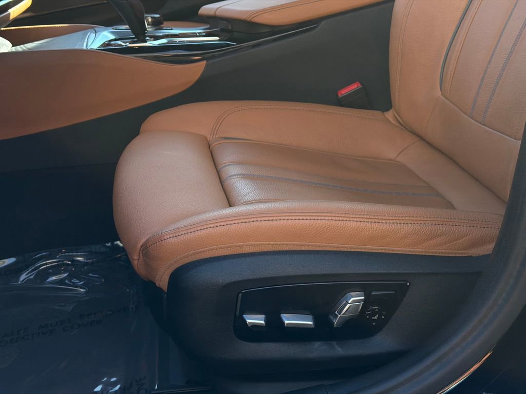 Used 2023 BMW M550i xDrive w/ Executive Package image 15