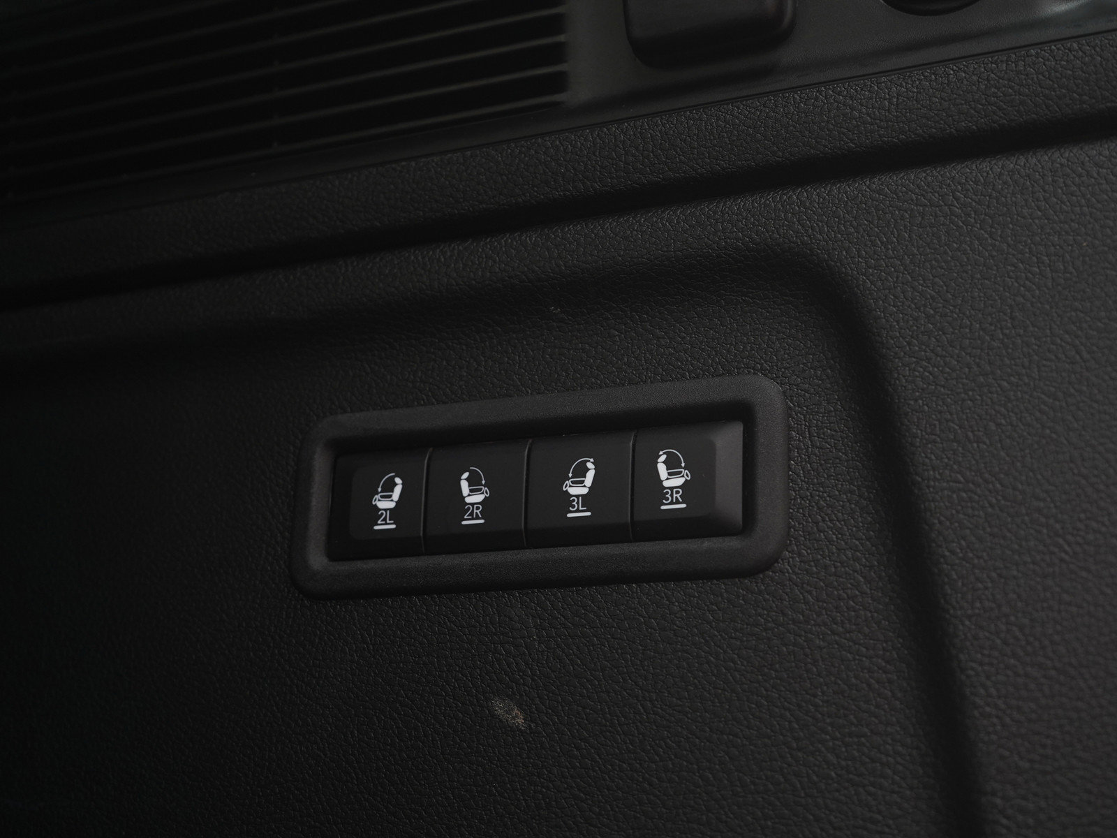 Used 2024 Jeep Wagoneer L Series II w/ Flexible Seating Group image 13