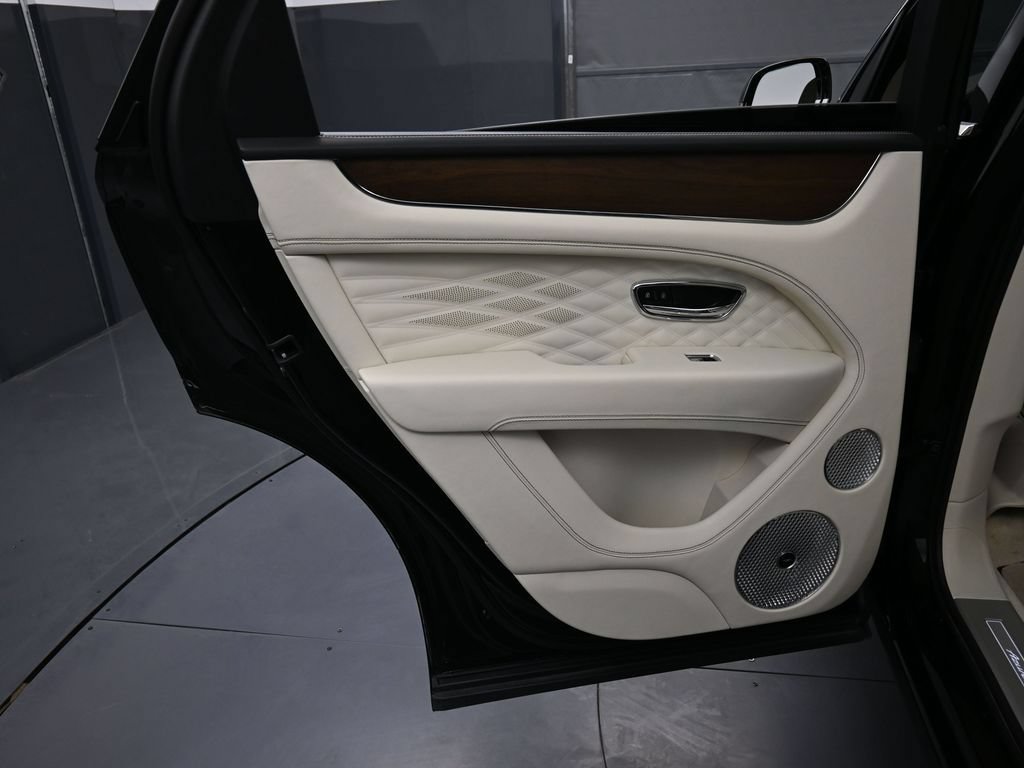 Certified 2024 Bentley Bentayga AWD/4WD image 25