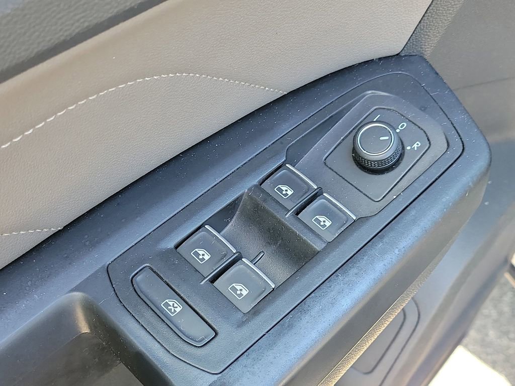 Used 2021 Volkswagen Atlas Cross Sport SE w/ Panoramic Sunroof Package FWD image 18