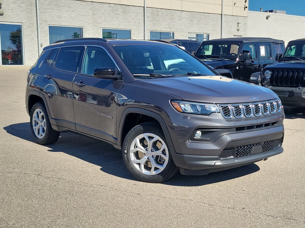 Used 2024 Jeep Compass Latitude AWD/4WD image 31