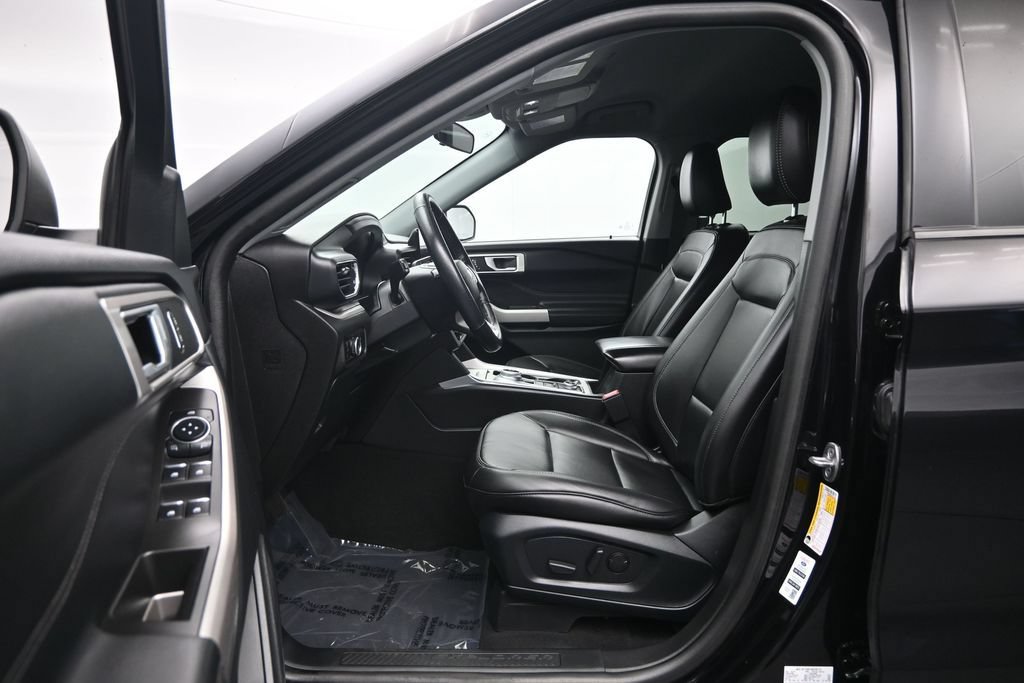 Used 2023 Ford Explorer XLT w/ Equipment Group 202A AWD/4WD image 22