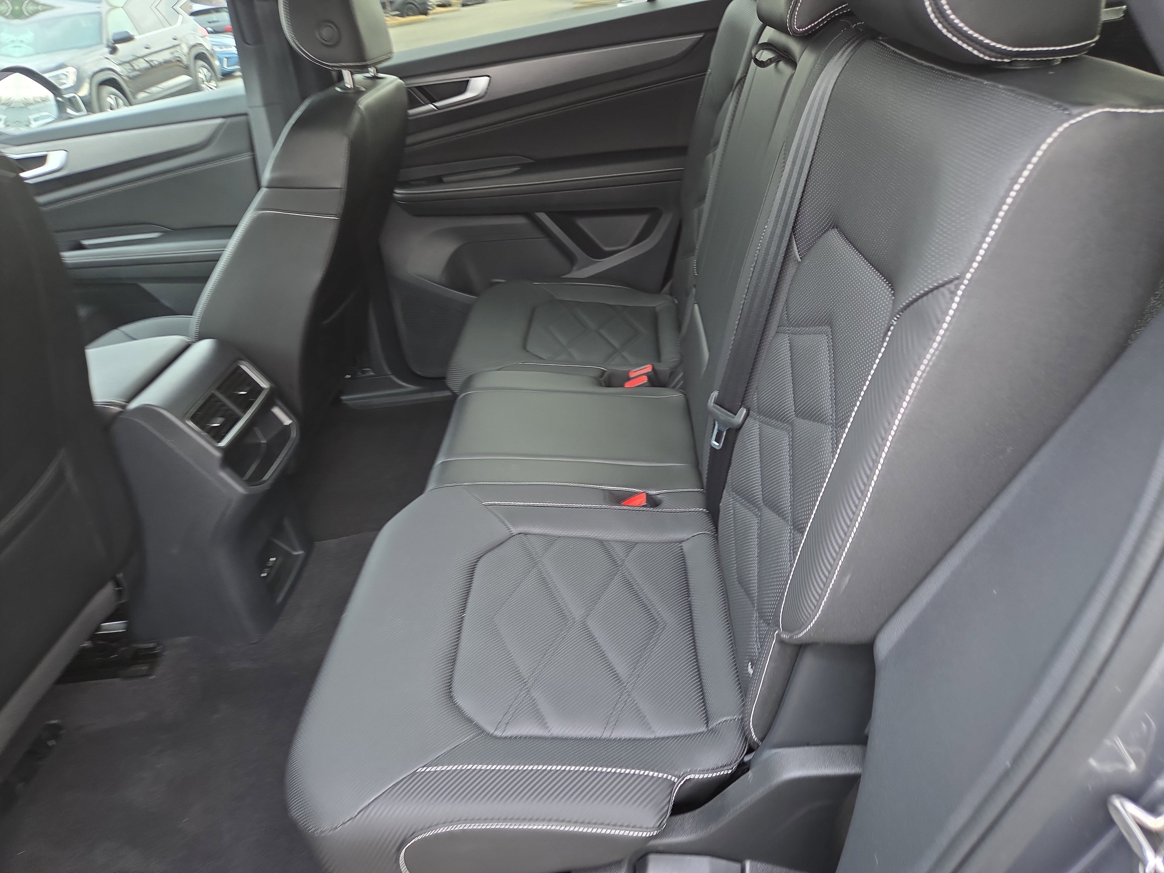 Used 2024 Volkswagen Atlas Cross Sport SE image 7