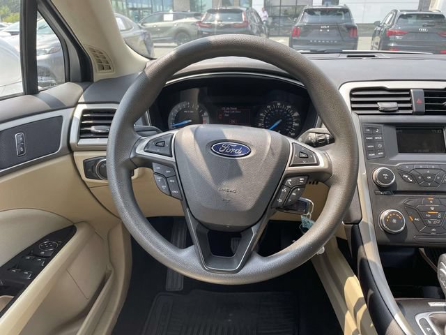 Used 2016 Ford Fusion SE FWD image 16