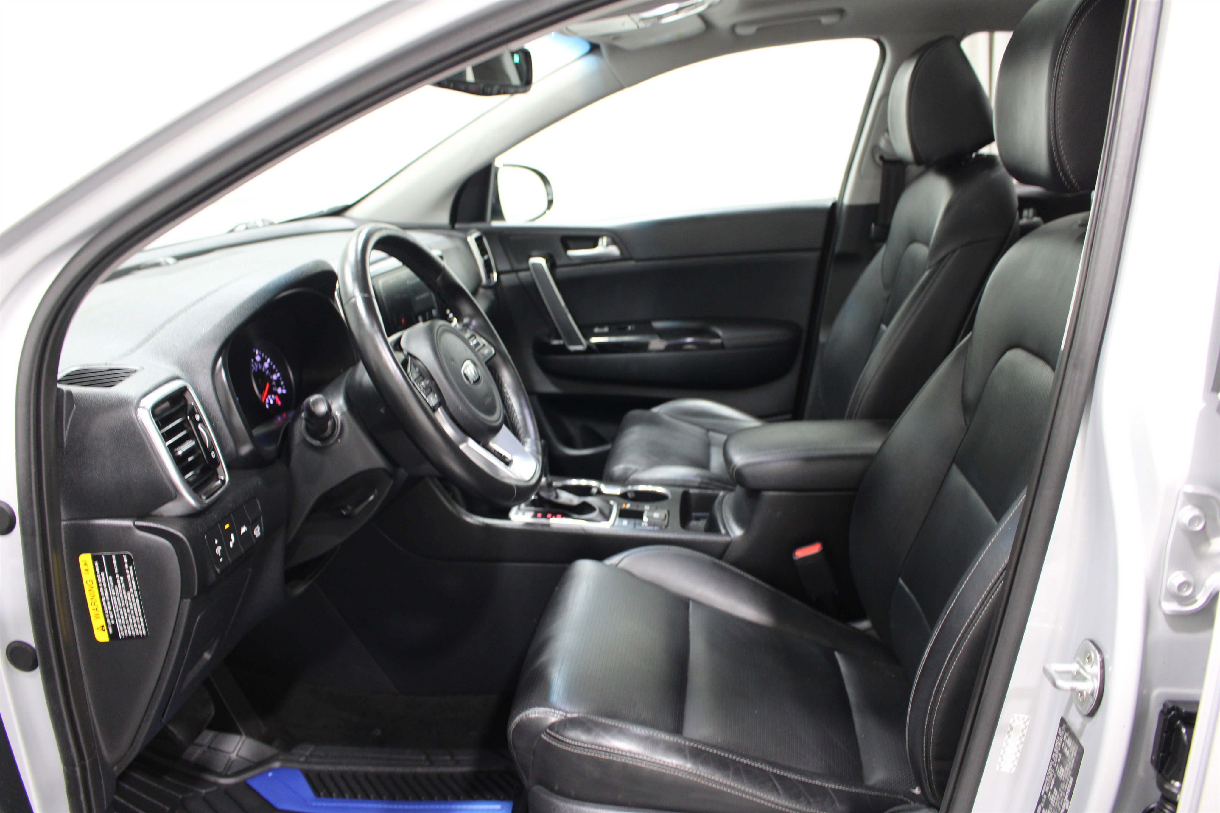 Used 2021 Kia Sportage EX w/ EX Technology Package FWD image 3