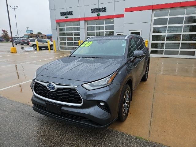 Used 2020 Toyota Highlander XLE image 3