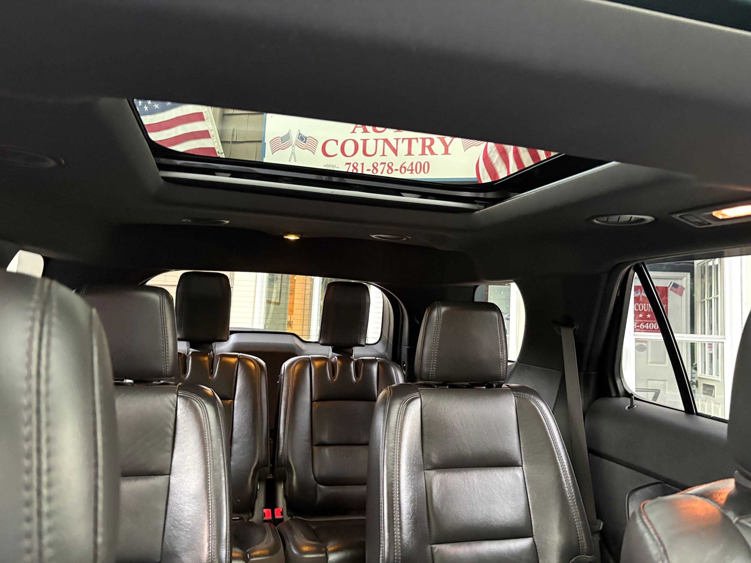 Used 2014 Ford Explorer XLT w/ Equipment Group 202A AWD/4WD image 30