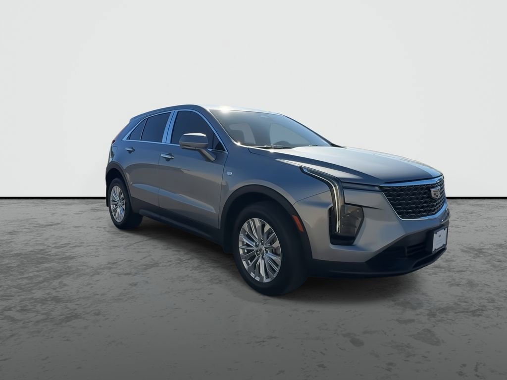 Used 2024 Cadillac XT4 Luxury image 2