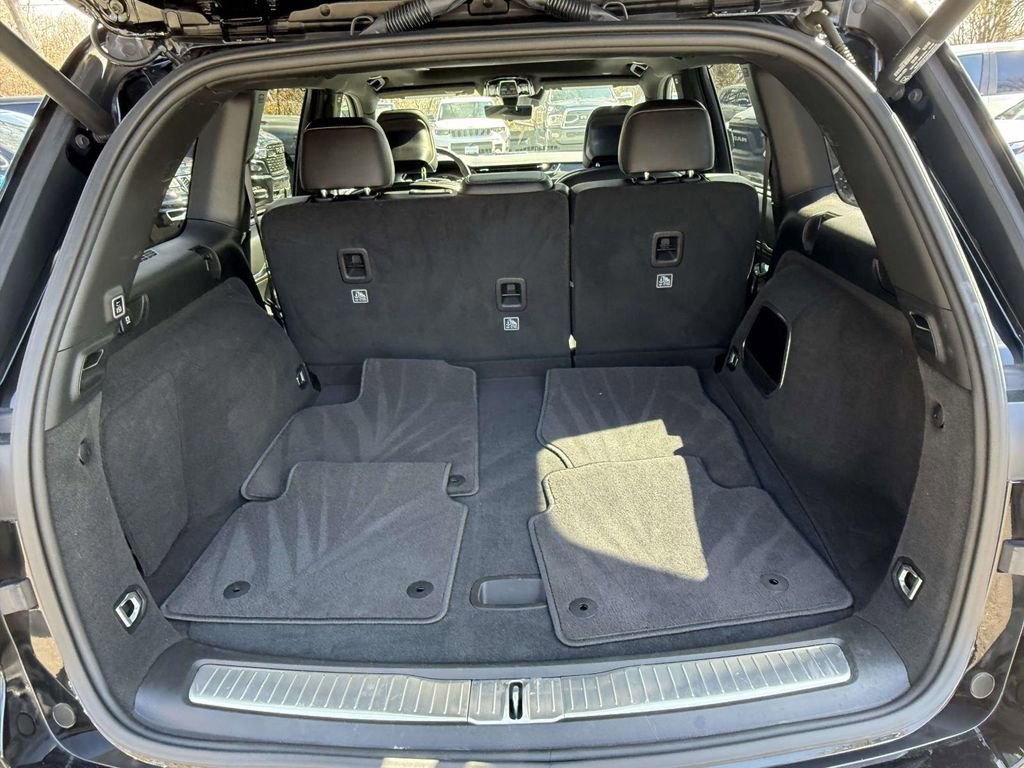 Used 2023 Jeep Grand Cherokee Overland w/ Luxury Tech Group IV image 12