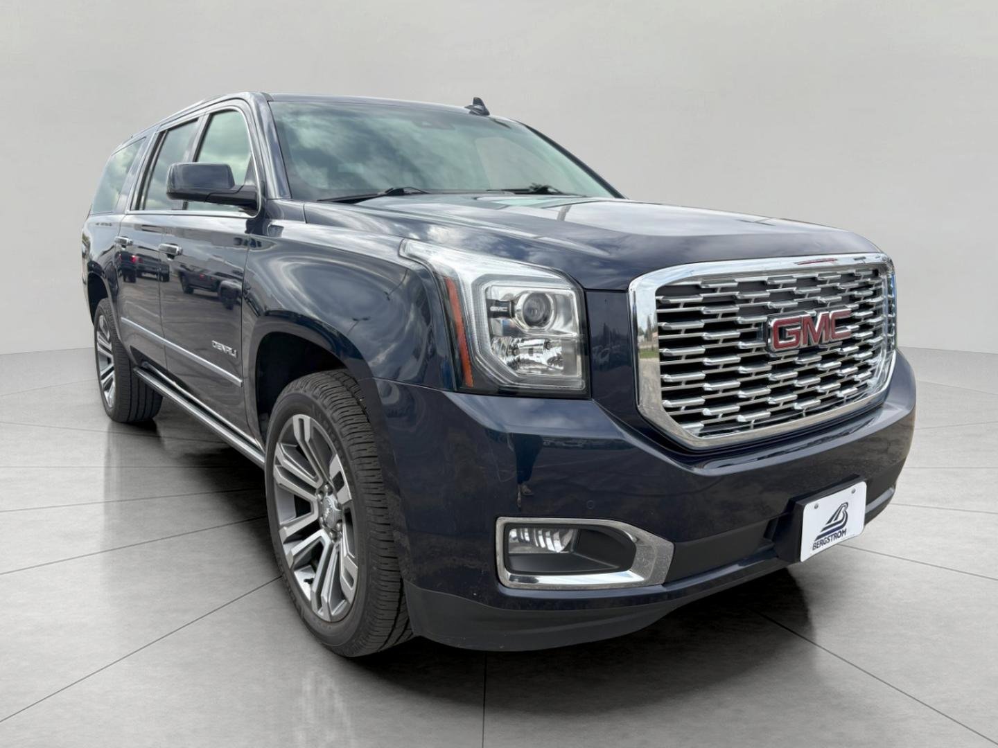 Used 2019 GMC Yukon XL Denali w/ Denali Ultimate Package AWD/4WD image 1