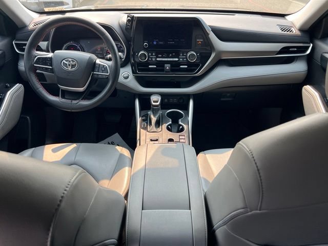 Used 2023 Toyota Highlander XLE AWD/4WD image 10