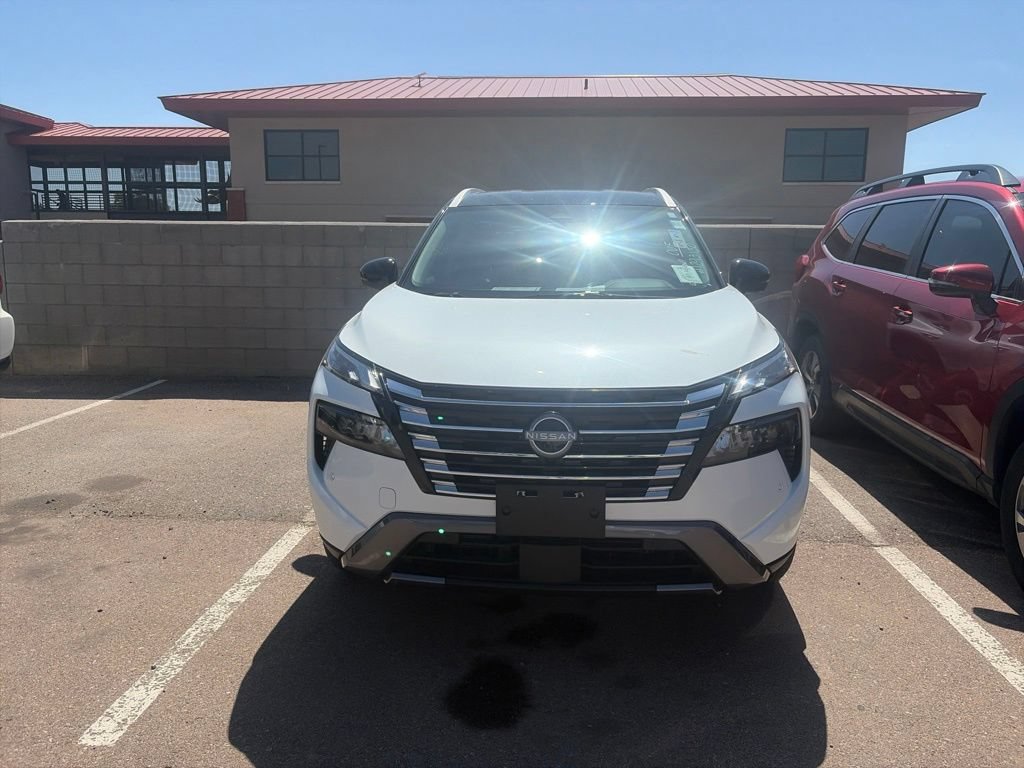 Used 2025 Nissan Rogue SL AWD/4WD image 2
