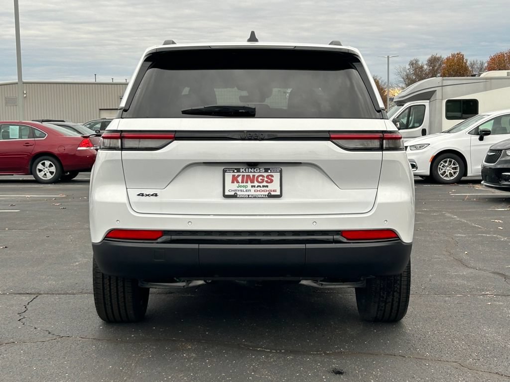 New 2025 Jeep Grand Cherokee Altitude AWD/4WD image 6