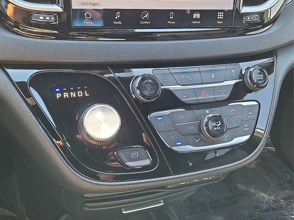 Used 2025 Chrysler Pacifica Select image 28