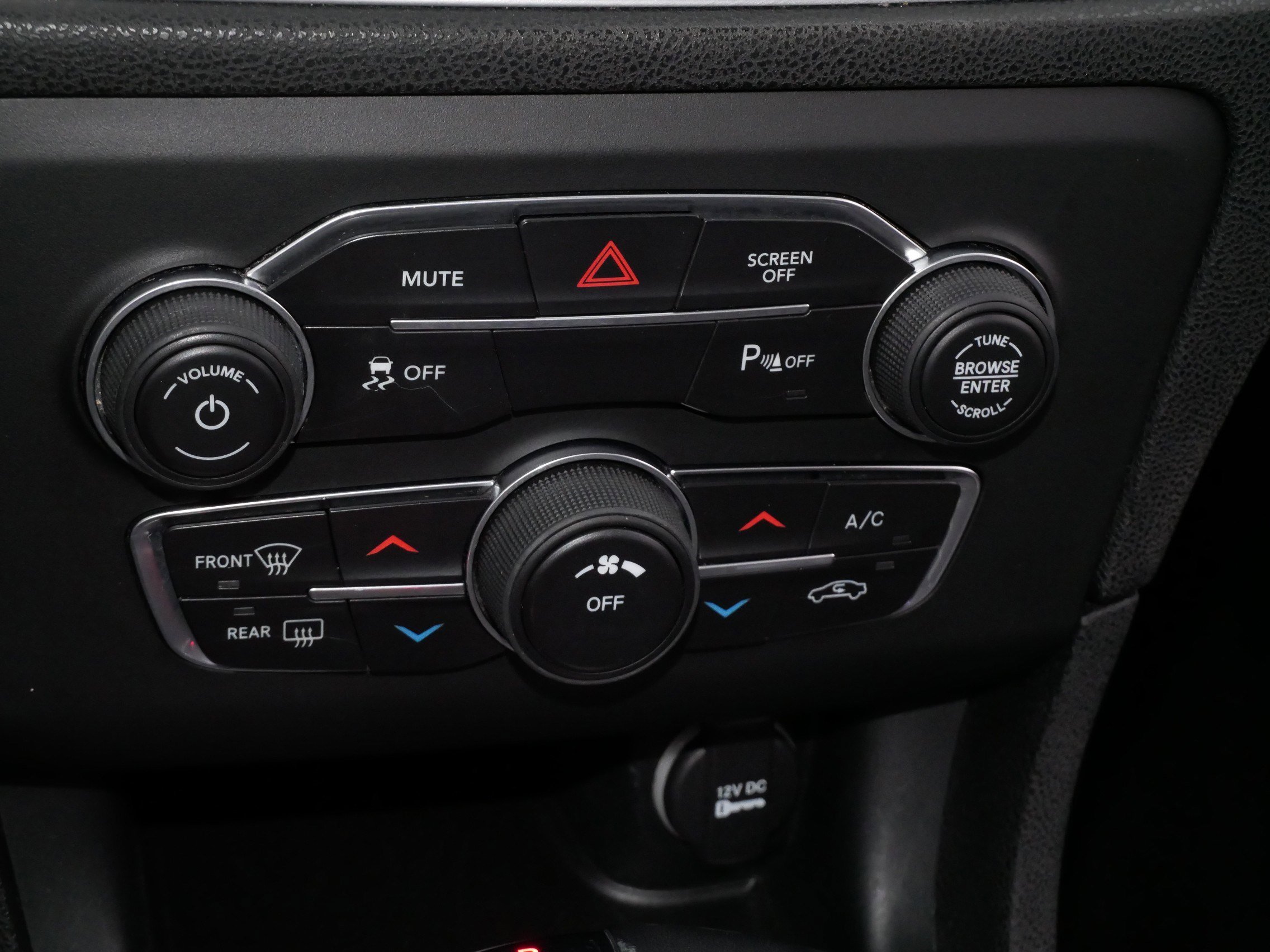 Used 2019 Dodge Charger SXT image 23