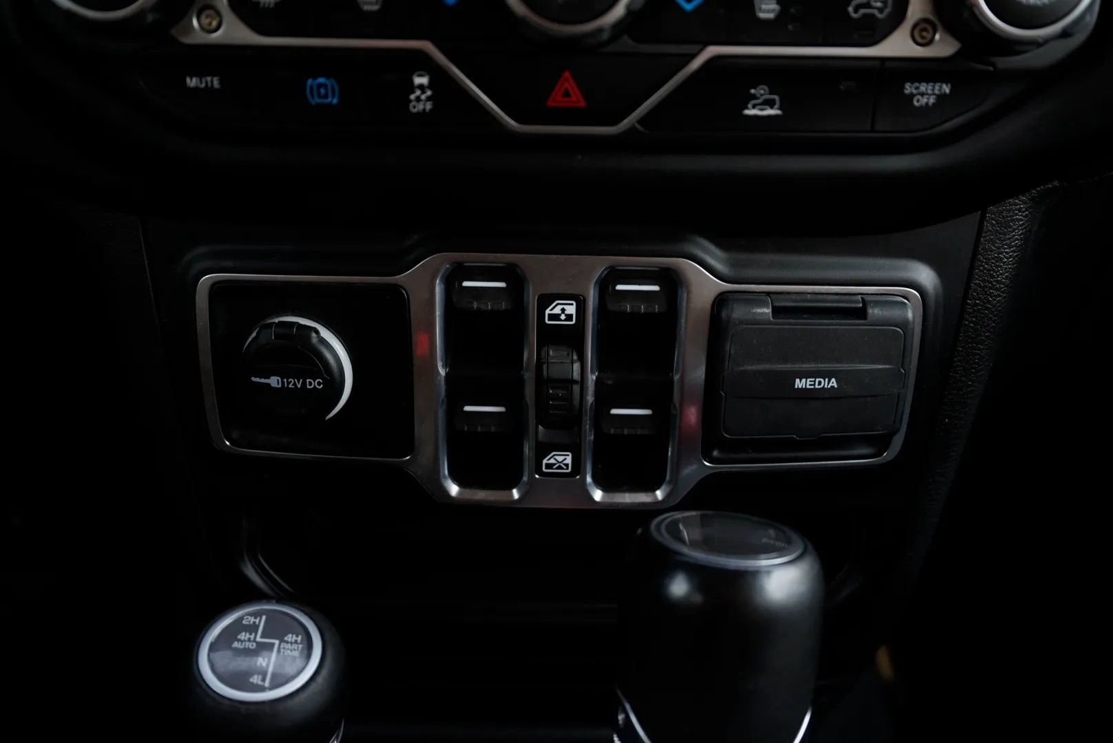 Used 2023 Jeep Wrangler Unlimited Sahara w/ Cold Weather Group AWD/4WD image 40