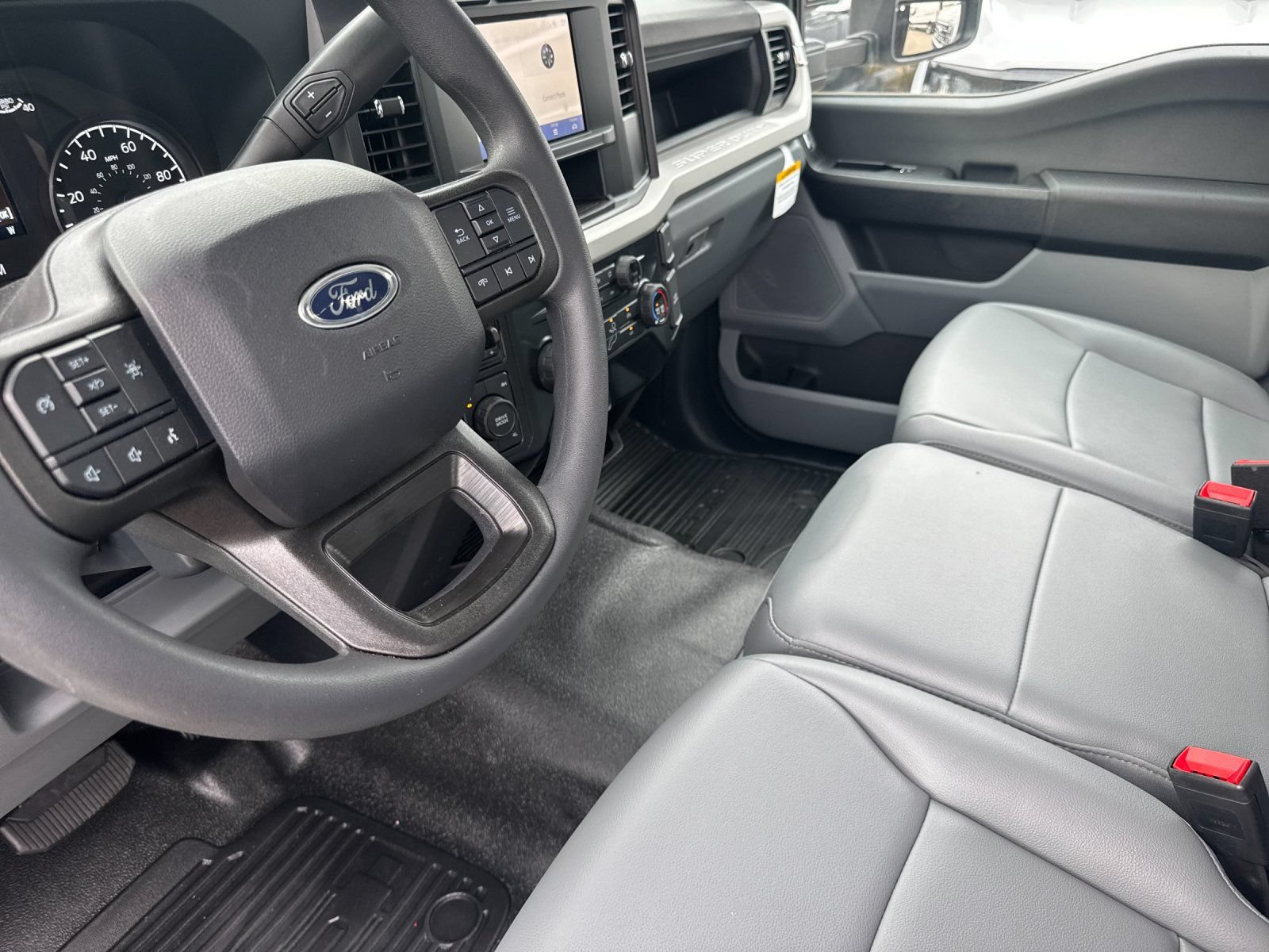 Used 2024 Ford F550 4x4 Regular Cab Super Duty image 9
