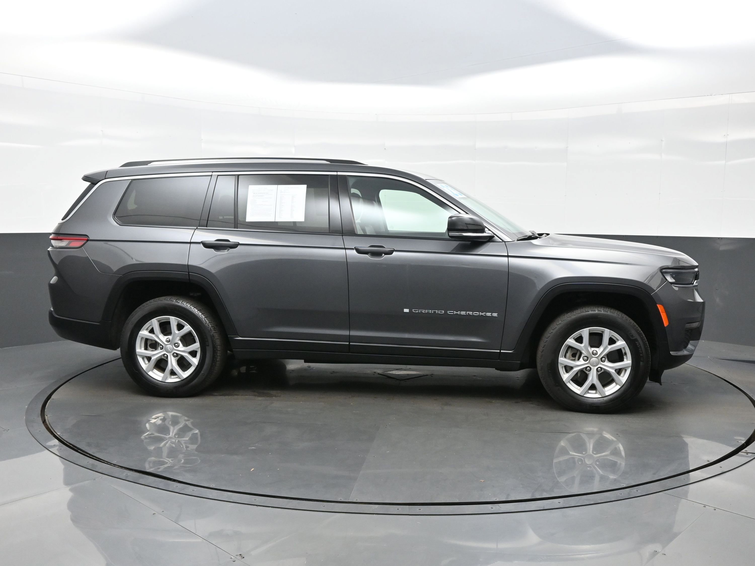 Used 2023 Jeep Grand Cherokee L Limited image 7