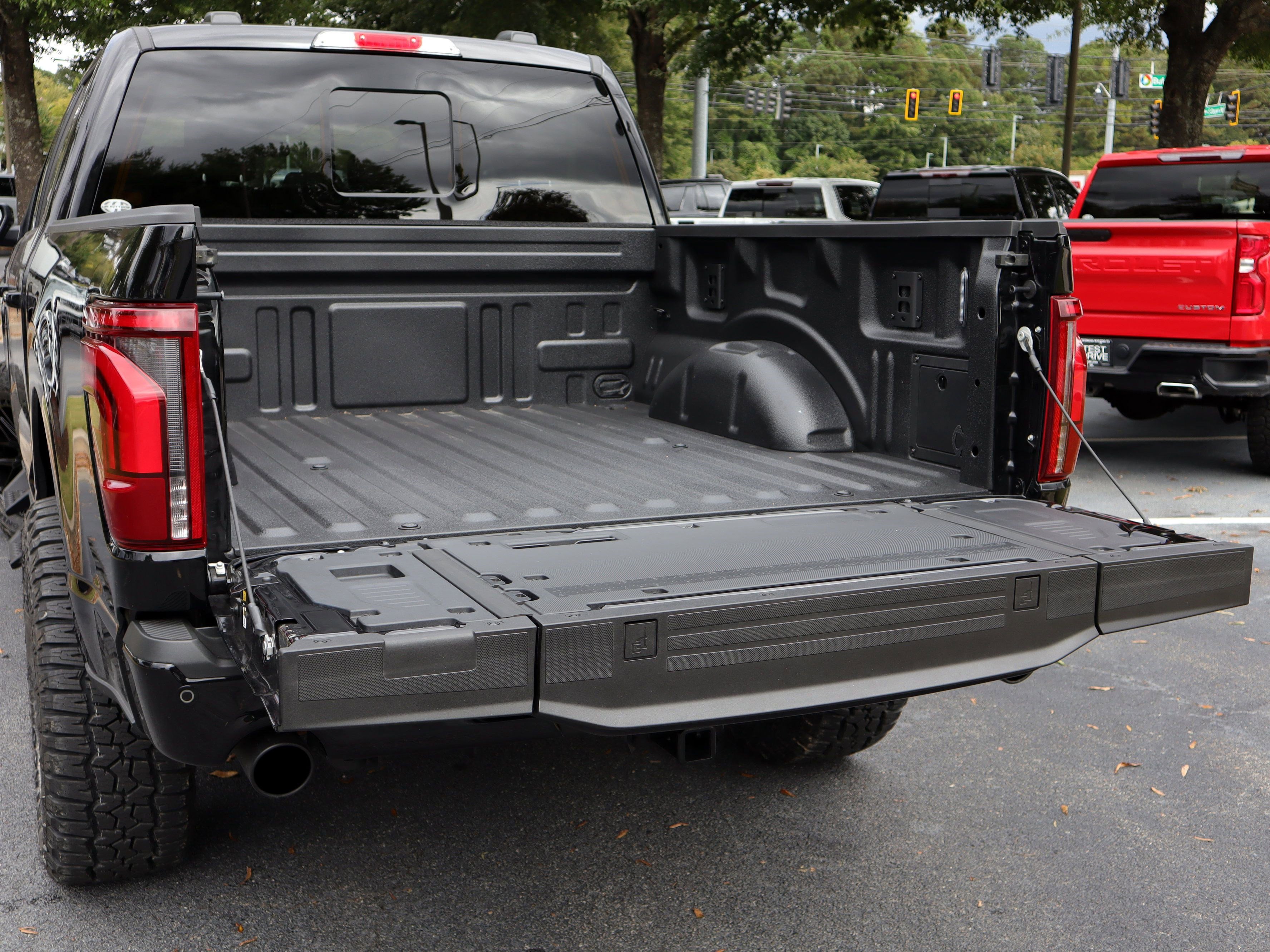 Used 2025 Ford F150 Lariat w/ Equipment Group 501A Mid image 37