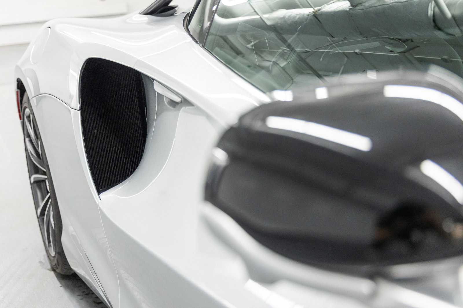 Used 2023 McLaren Artura image 23