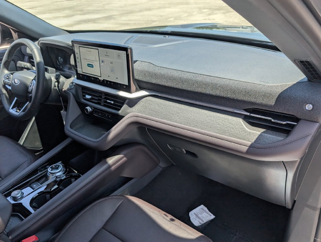 New 2026 Ford Explorer Platinum RWD image 8