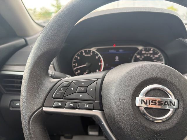 Used 2025 Nissan Altima 2.5 SV FWD image 33
