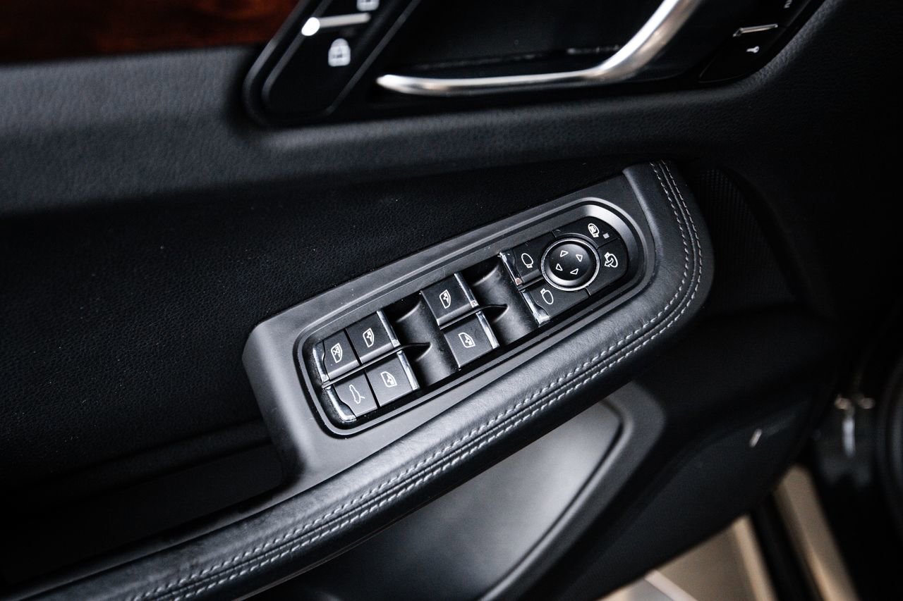 Certified 2021 Porsche Macan Turbo AWD/4WD image 22