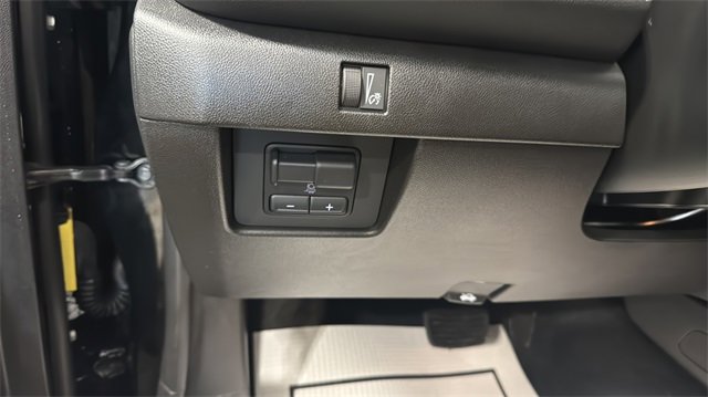 Used 2026 Chevrolet Colorado LT w/ LT Convenience Package image 31