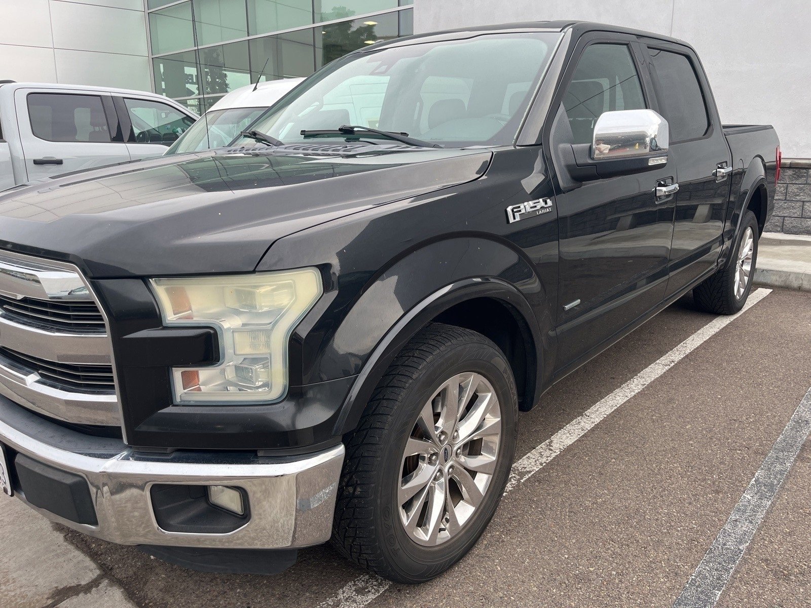 Used 2015 Ford F150 Lariat w/ Equipment Group 502A Luxury image 2