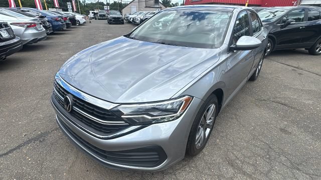 Used 2024 Volkswagen Jetta SE FWD image 1