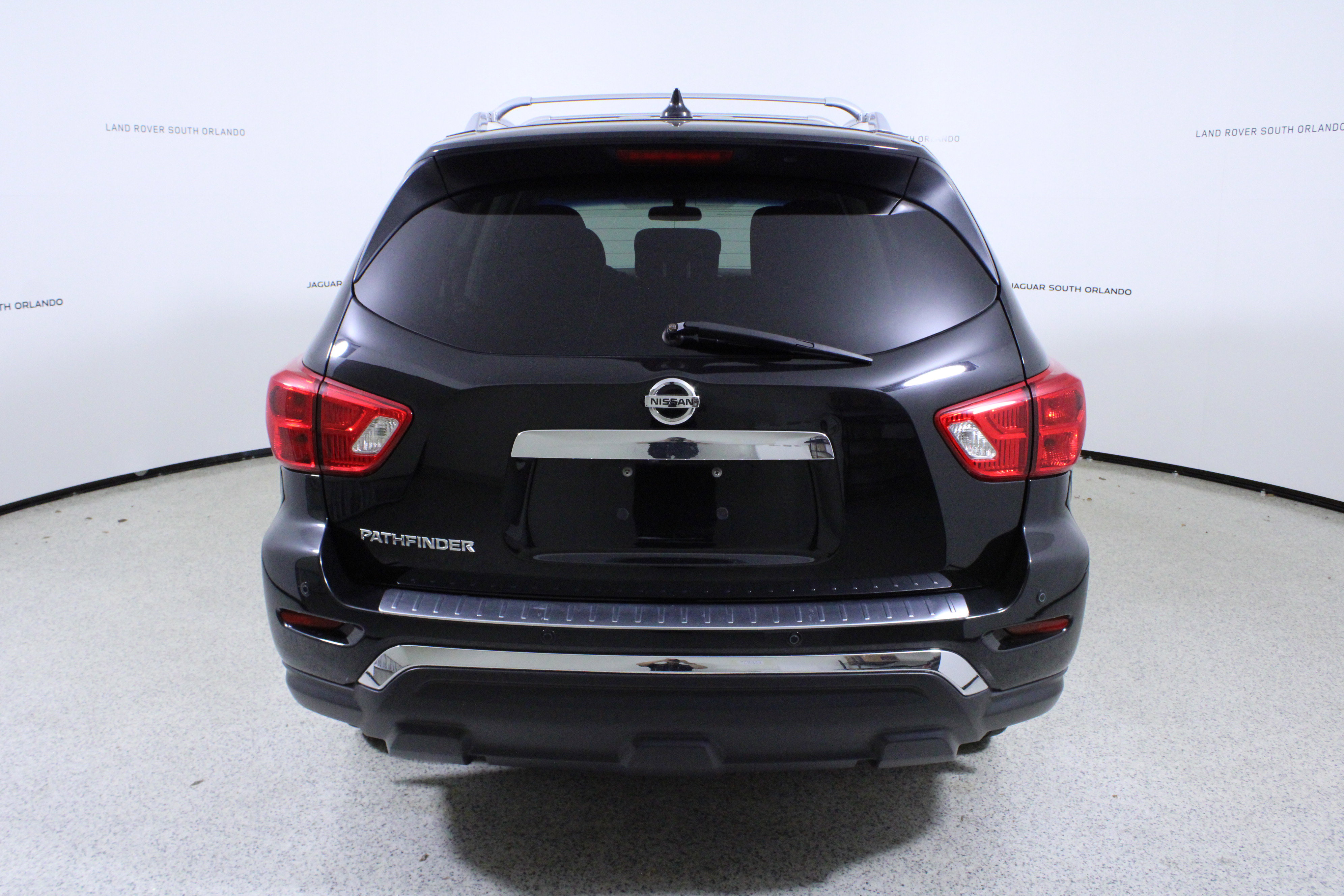 Used 2020 Nissan Pathfinder S image 6