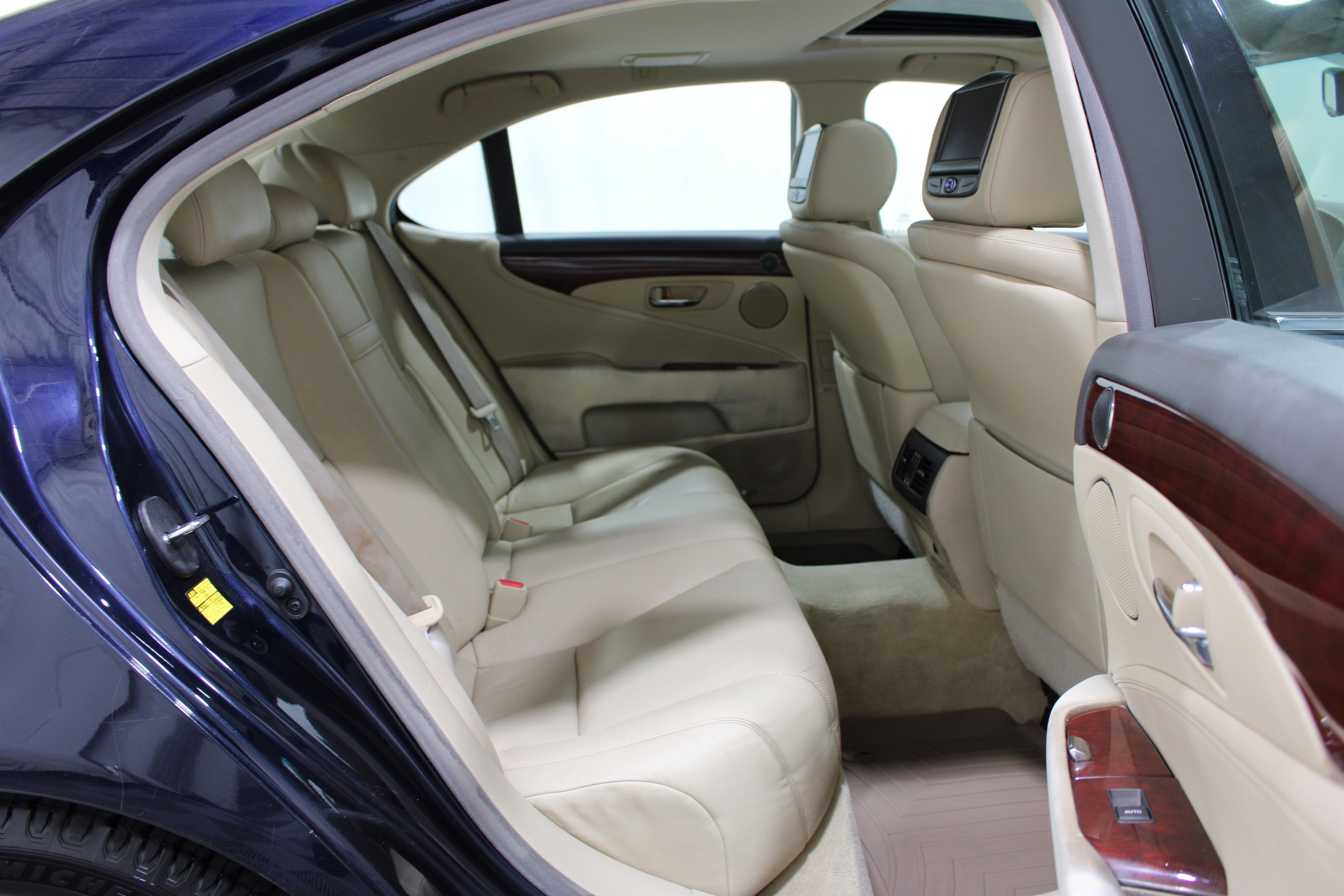 Used 2008 Lexus LS 460 RWD image 27