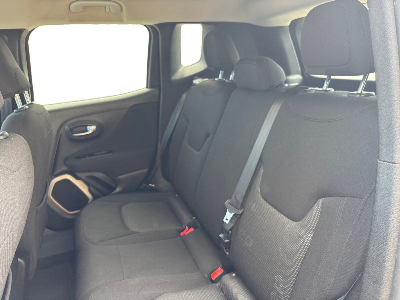 Used 2017 Jeep Renegade Latitude FWD image 13