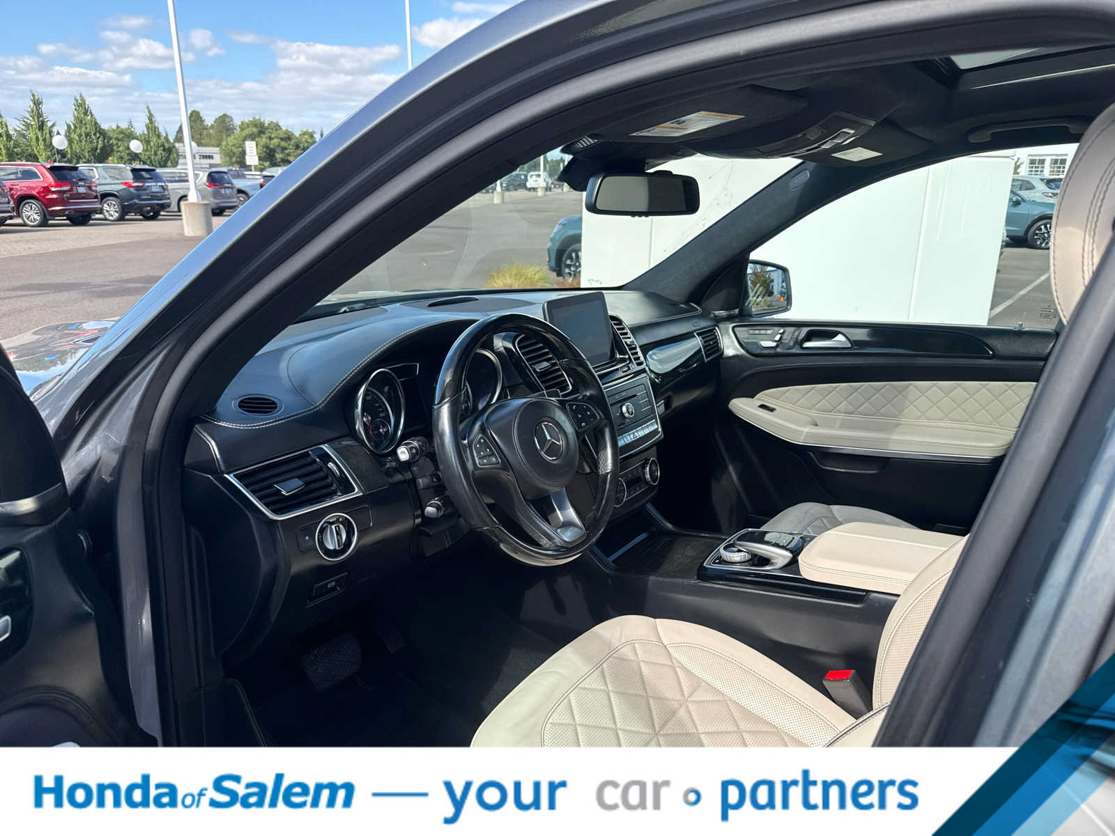 Used 2018 Mercedes-Benz GLS 550 4MATIC image 2