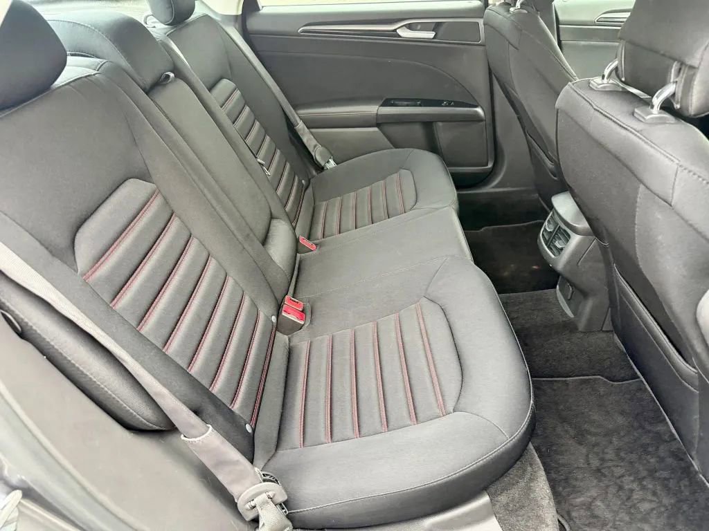 Used 2014 Ford Fusion SE w/ Equipment Group 501A image 17