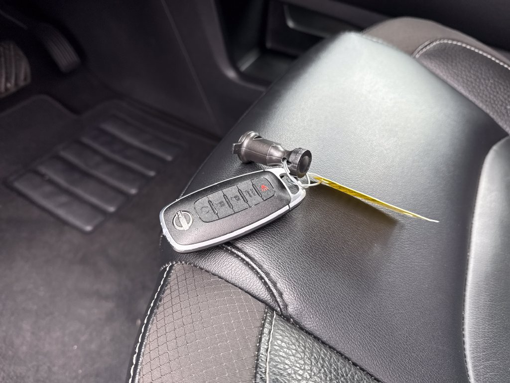 Used 2023 Nissan Pathfinder SL AWD/4WD image 31
