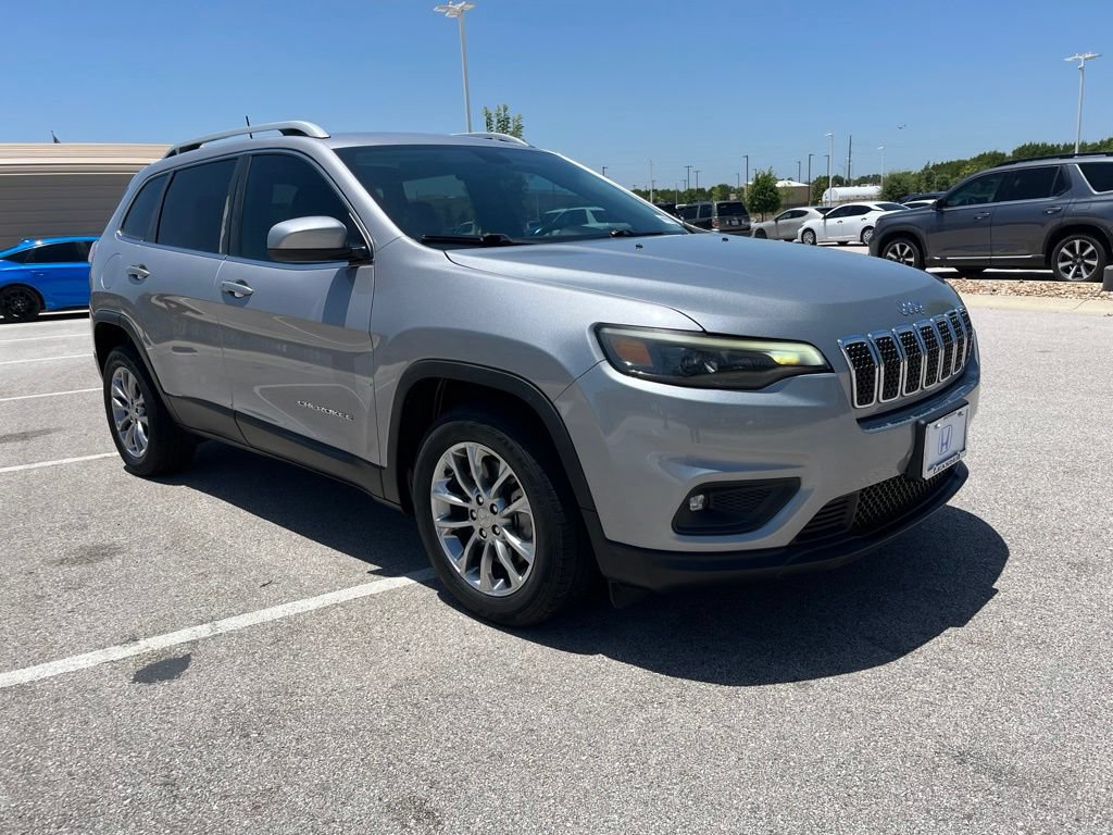 Used 2019 Jeep Cherokee Latitude Plus FWD image 3