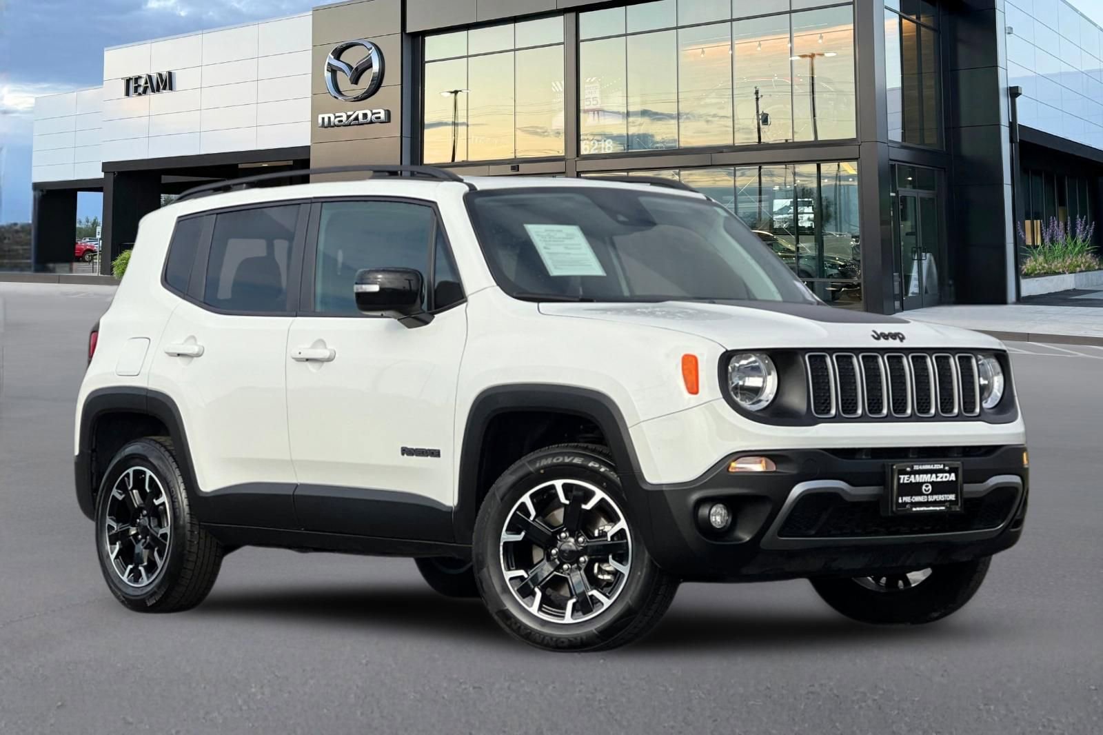 Used 2023 Jeep Renegade Latitude image 2