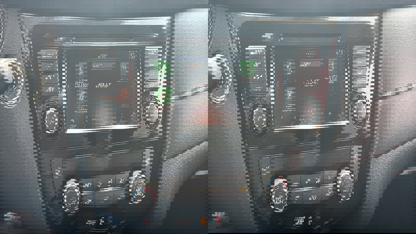 Used 2018 Nissan Rogue SV w/ Premium Package image 13