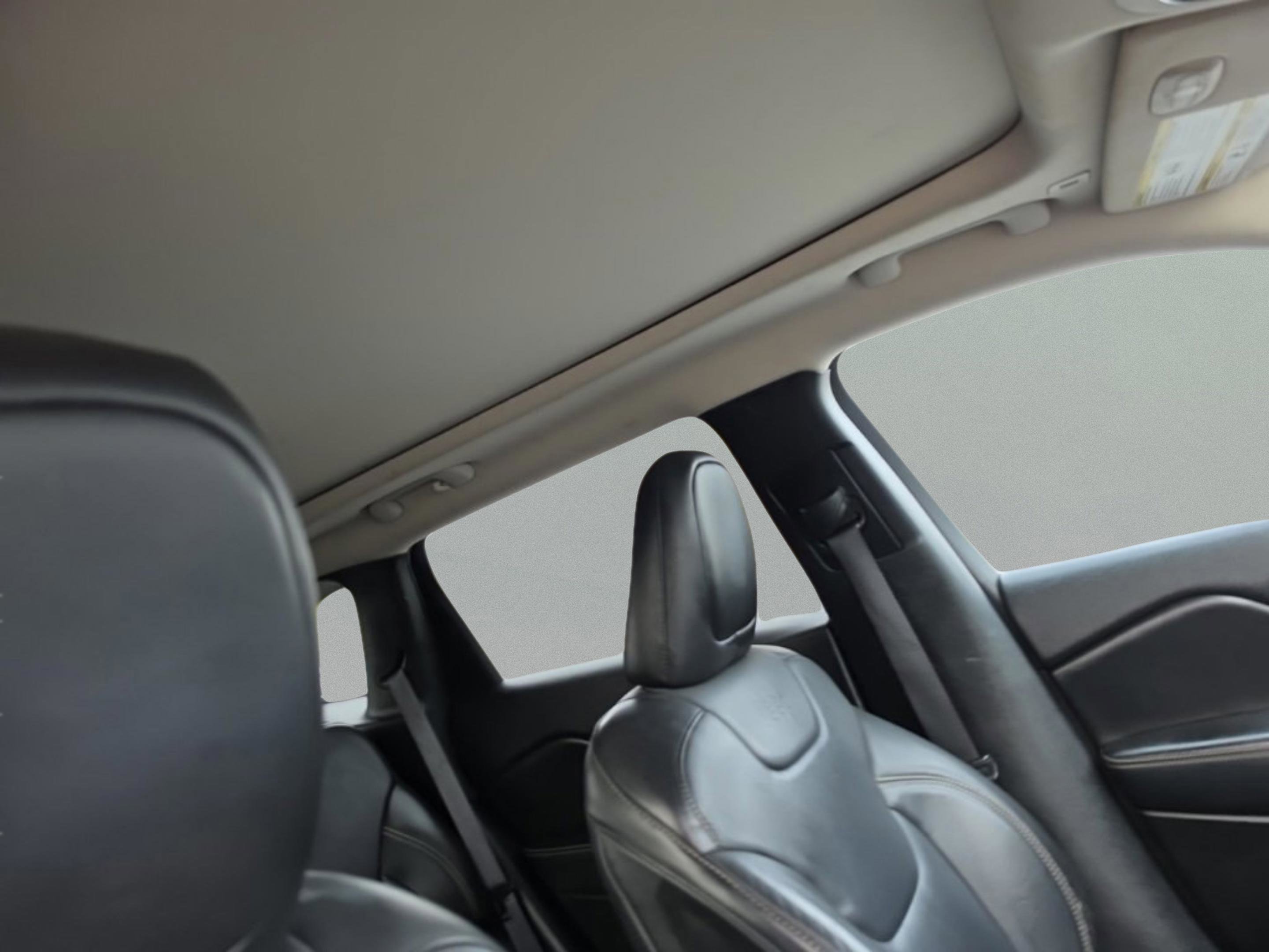 Used 2018 Jeep Cherokee Limited image 24