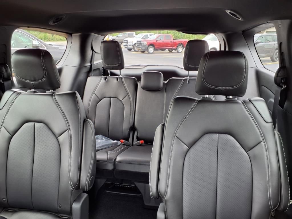 New 2026 Chrysler Voyager LX image 16