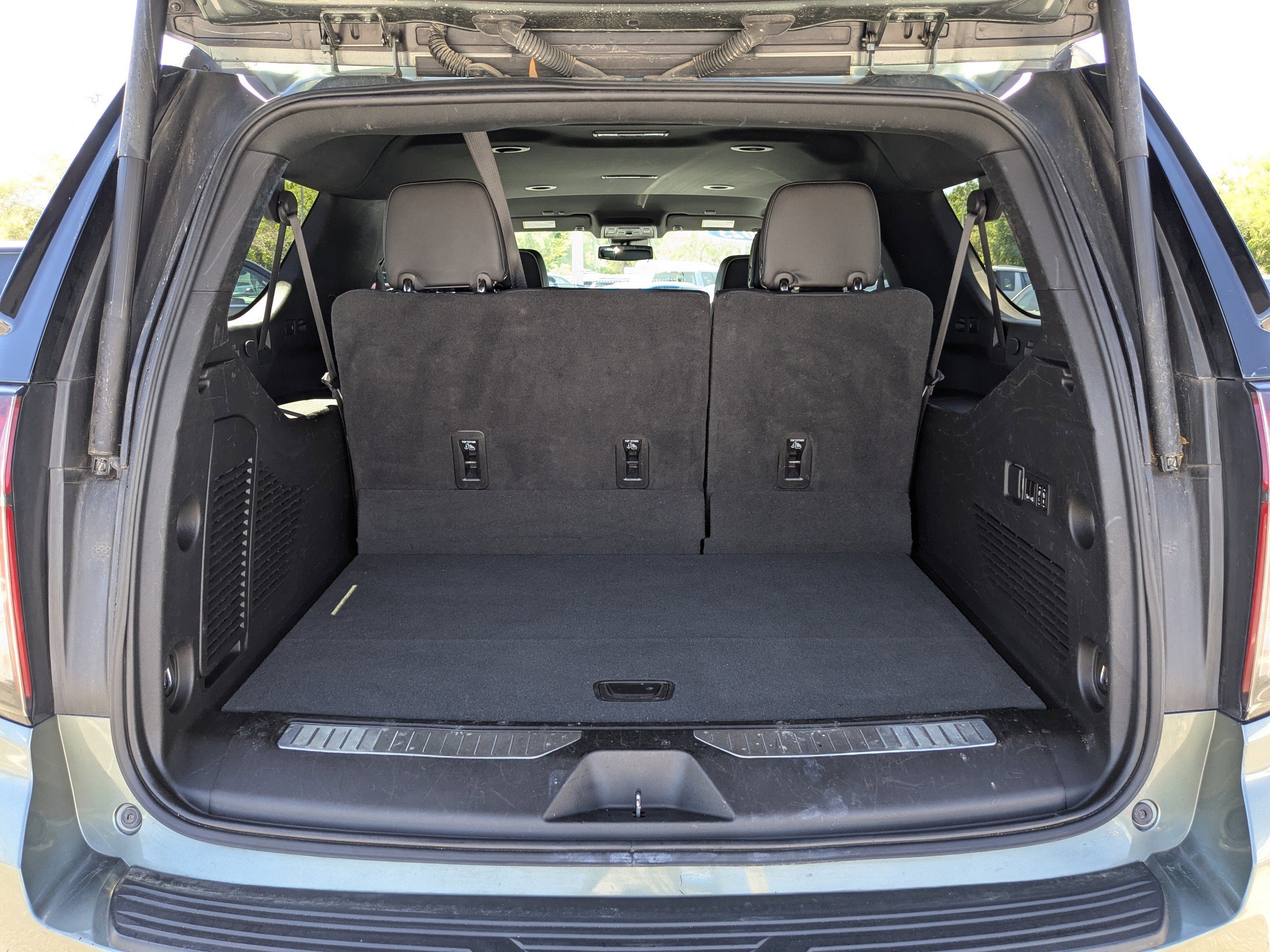 Used 2023 Chevrolet Suburban Premier image 12