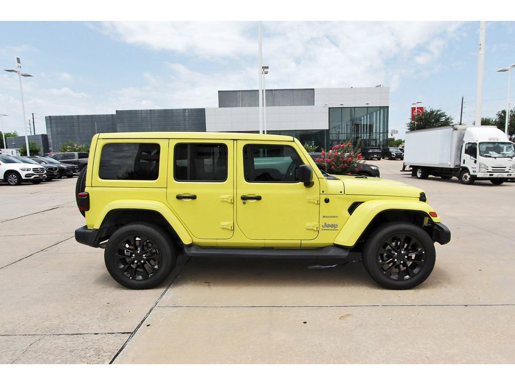 Used 2023 Jeep Wrangler Unlimited Sahara w/ Cold Weather Group AWD/4WD image 7