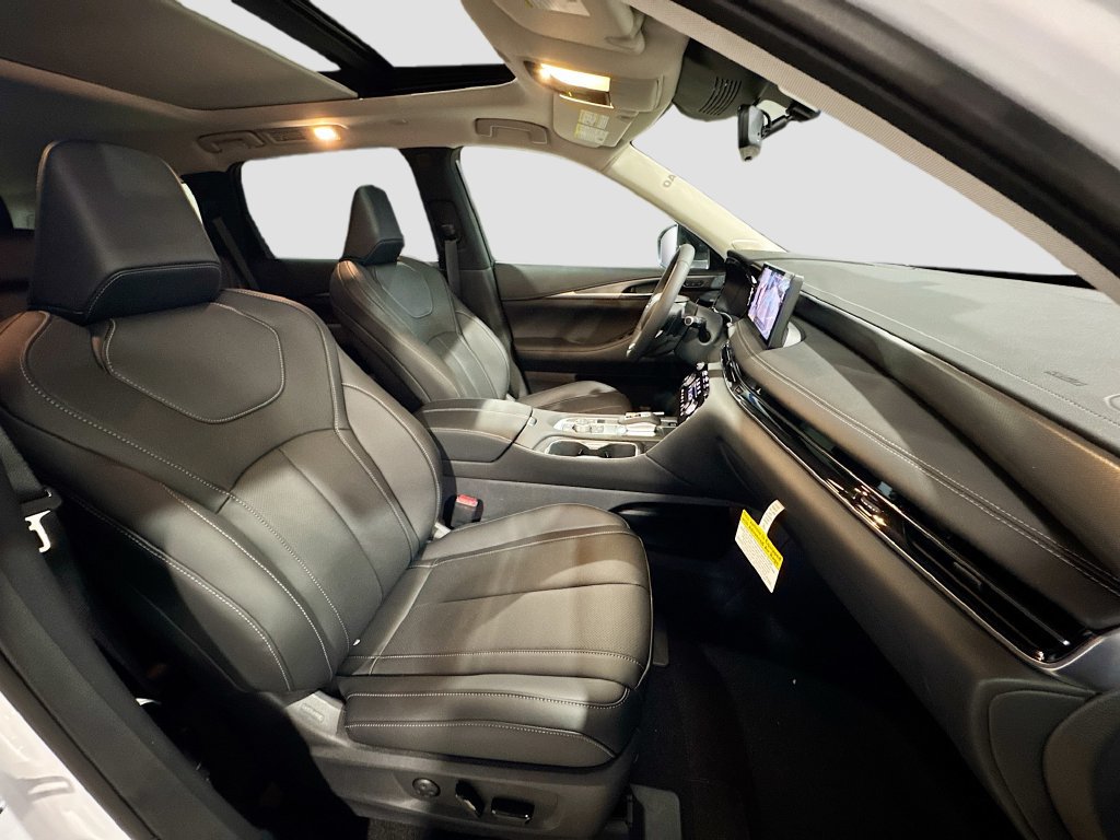 Certified 2026 INFINITI QX60 Luxe w/ Cargo Package FWD image 32