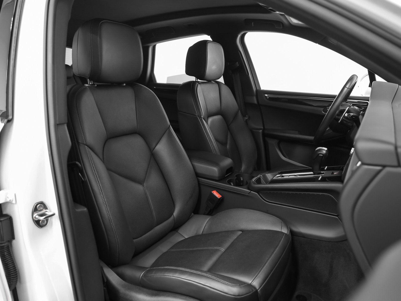 Used 2024 Porsche Macan image 21